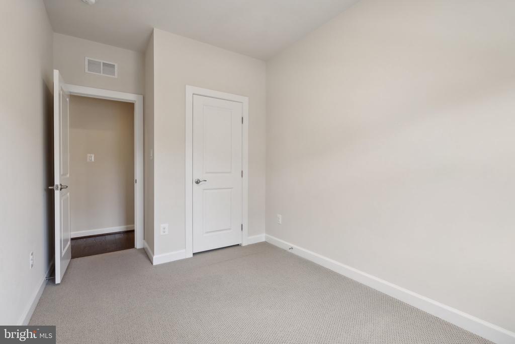 3164 VIRGINIA BLUEBELL CT