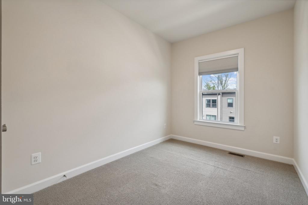3164 VIRGINIA BLUEBELL CT