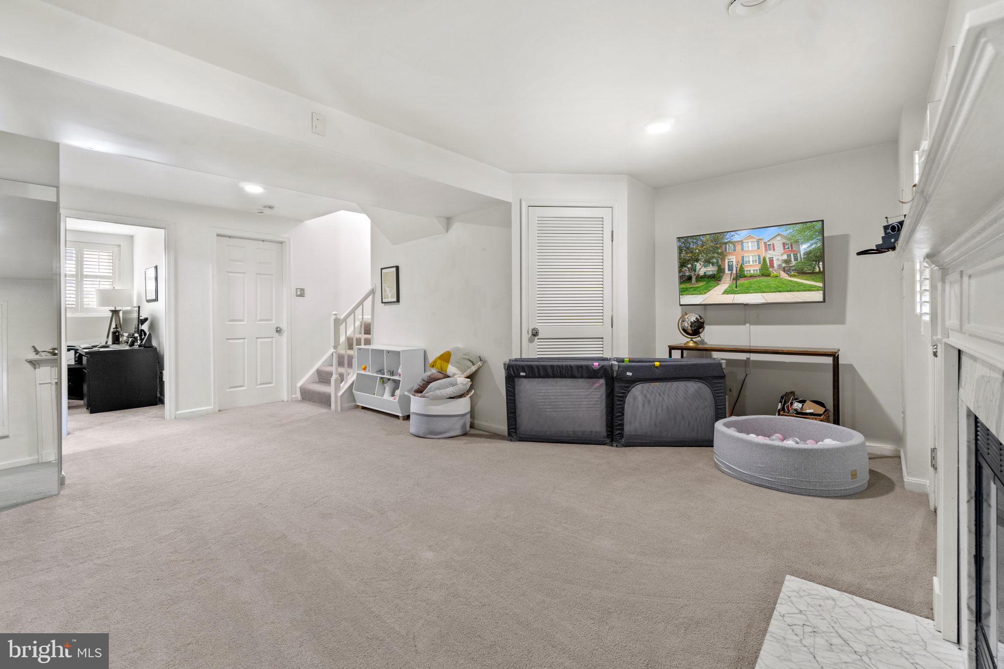 7424 GADSBY SQ