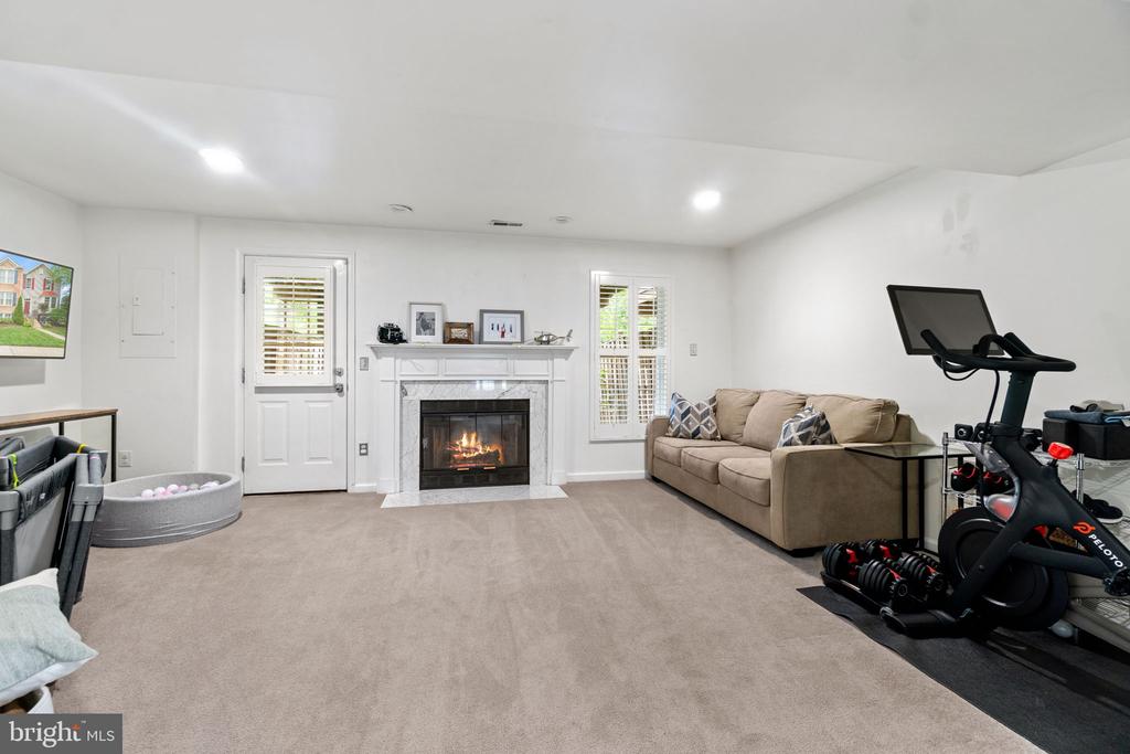 7424 GADSBY SQ