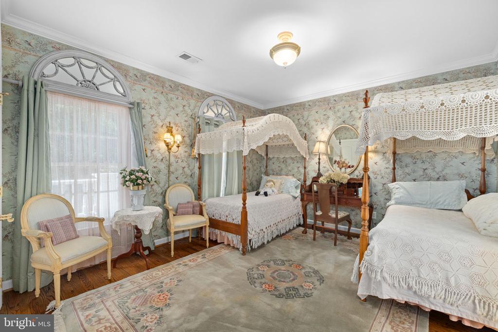 897 CHINQUAPIN ROAD