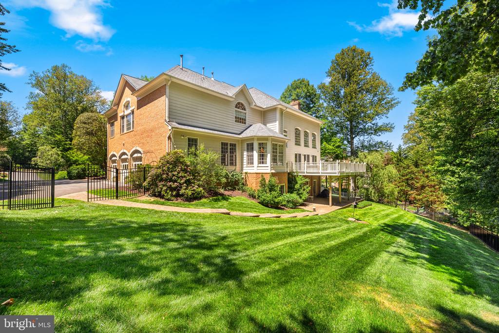 897 CHINQUAPIN ROAD