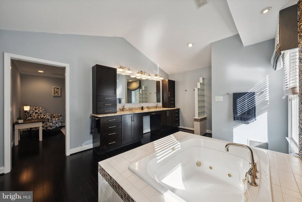 1284 COBBLE POND WAY