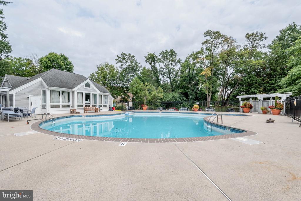 3179 SUMMIT SQUARE DRIVE Unit: 2-A2