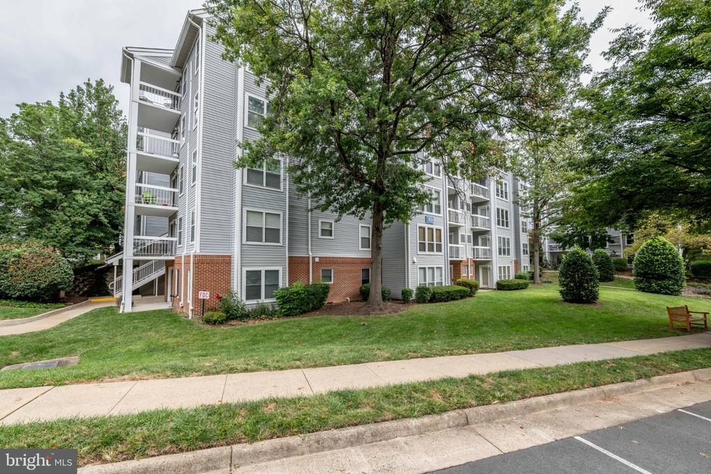 3179 SUMMIT SQUARE DRIVE Unit: 2-A2