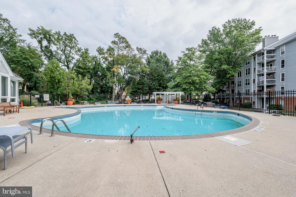 3179 SUMMIT SQUARE DRIVE Unit: 2-A2