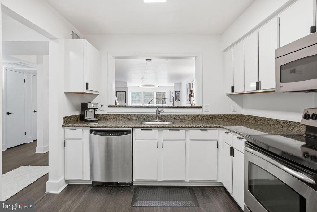 3179 SUMMIT SQUARE DRIVE Unit: 2-A2