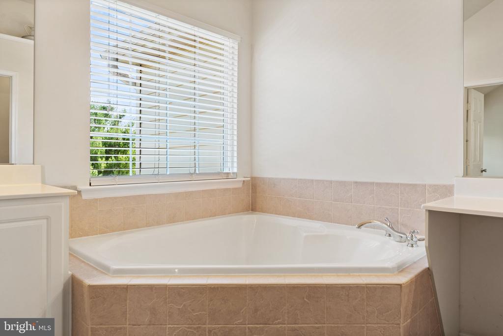 14380 Chalfont Dr