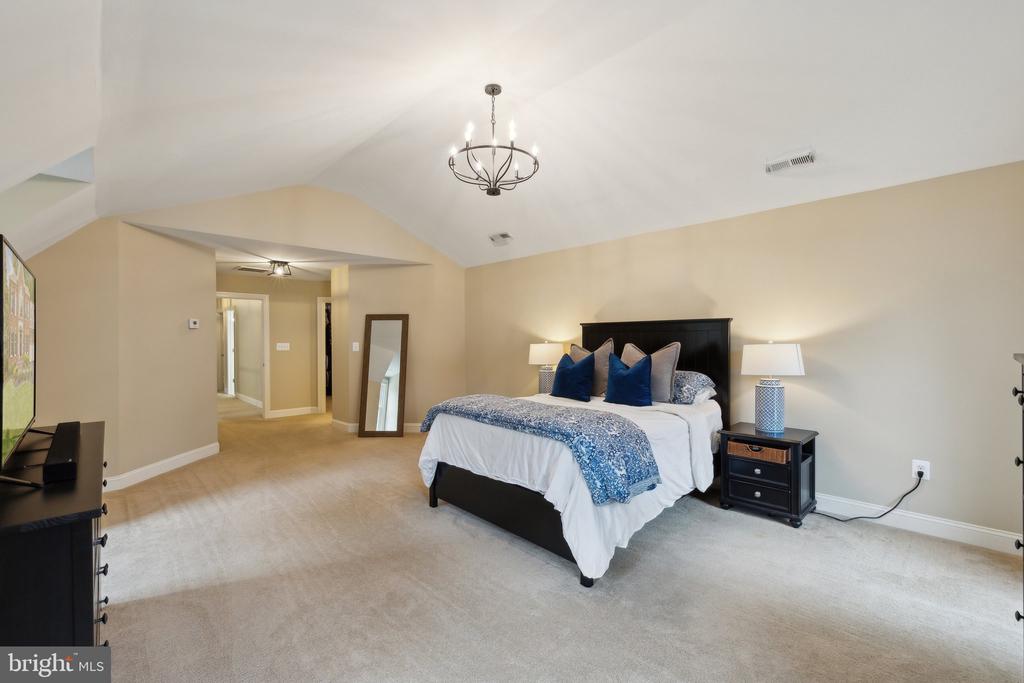 13016 Brookmead Dr