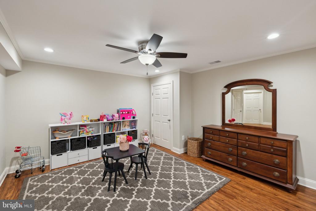 13016 Brookmead Dr