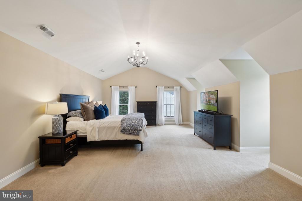 13016 Brookmead Dr