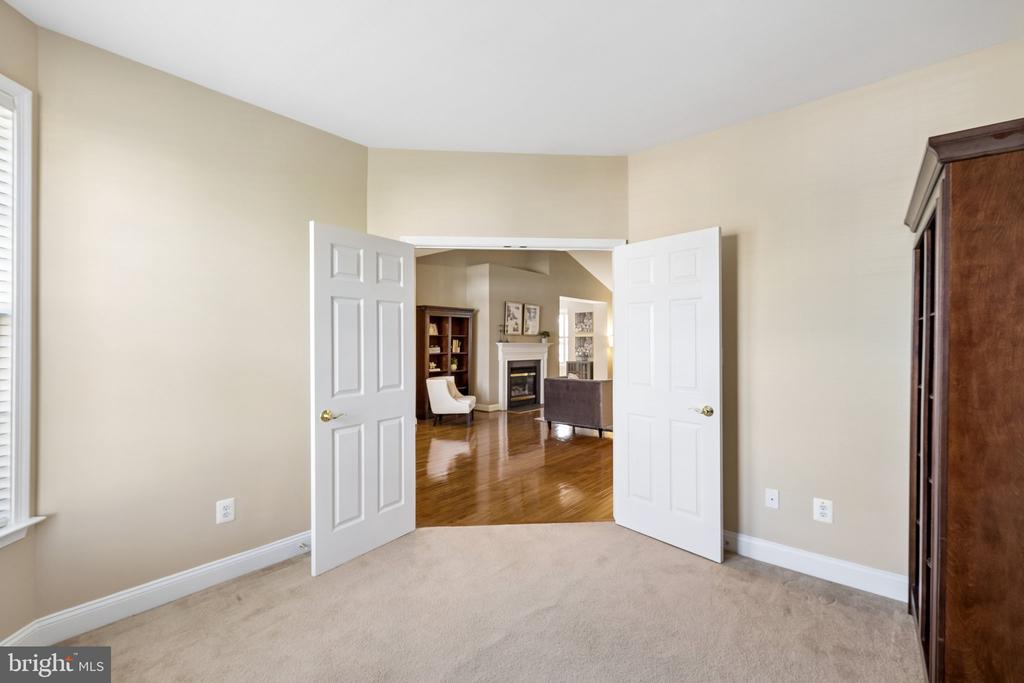 13001 TRIPLE CROWN LOOP