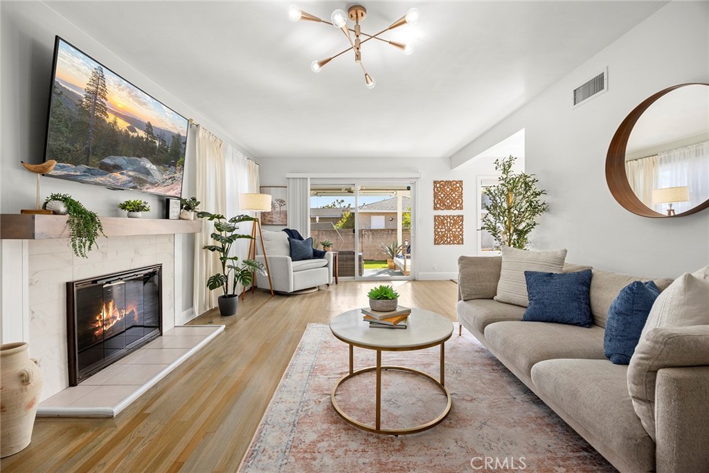 414 W Acacia Street