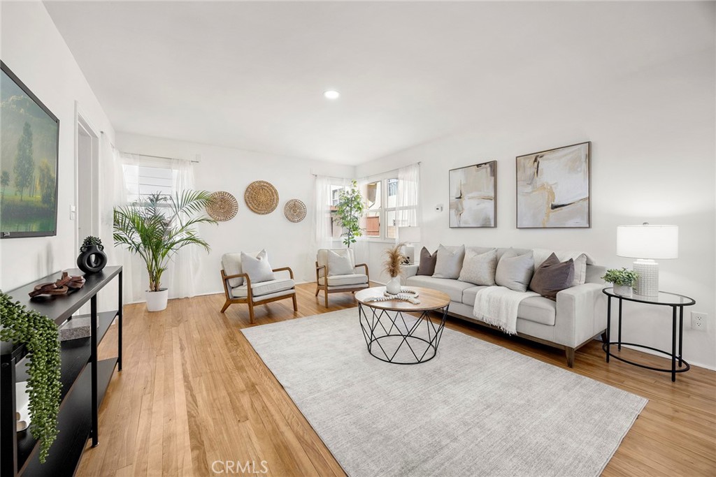 719 S Walnut
