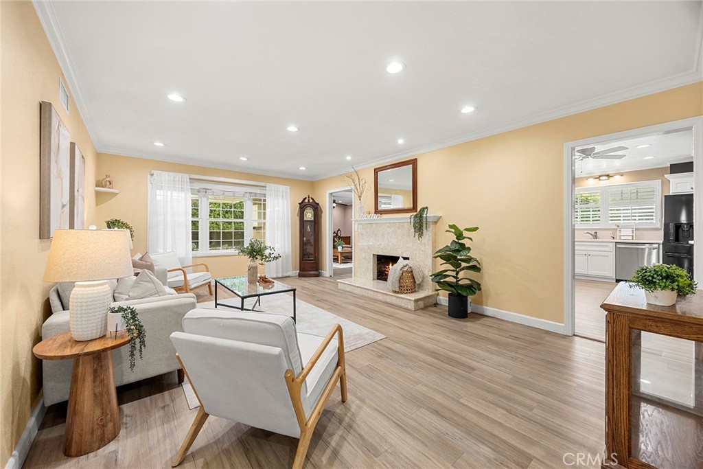 415 W Acacia