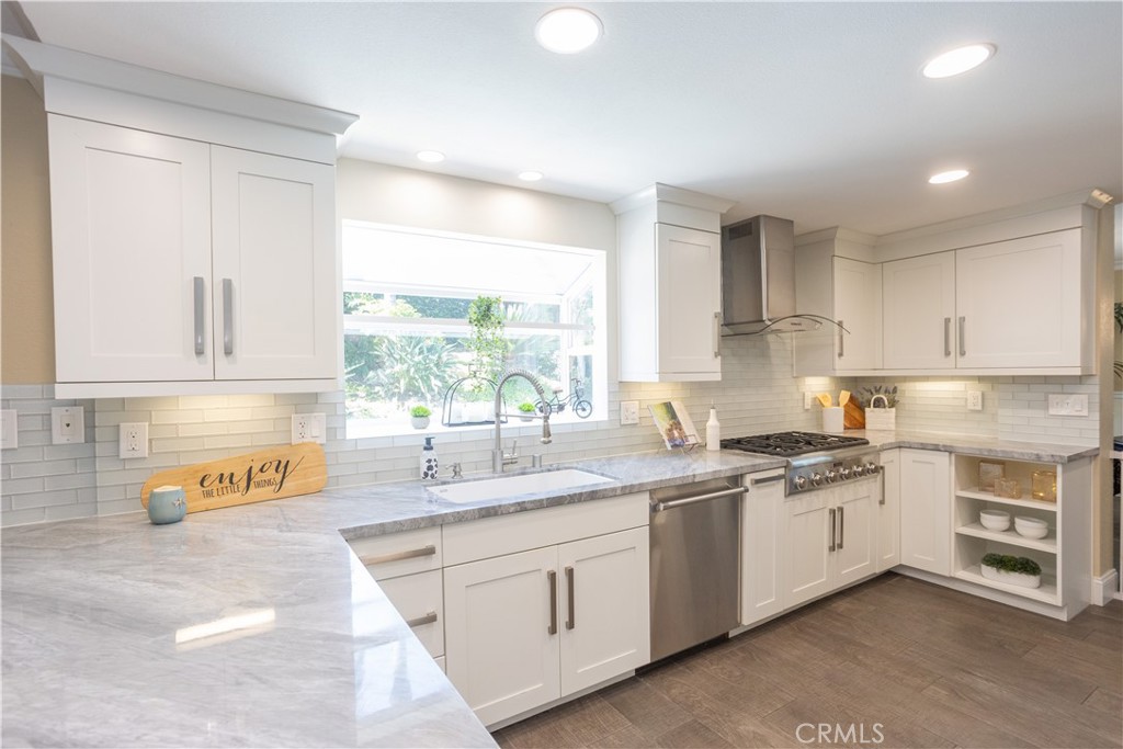8505 E Meadowridge