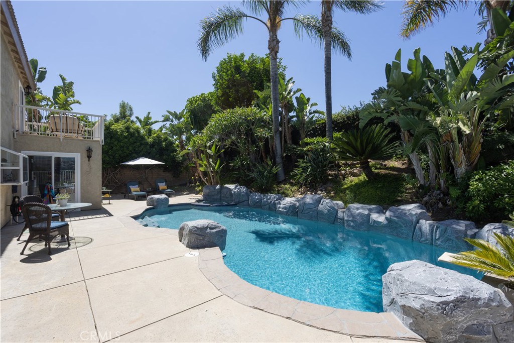 8505 E Meadowridge