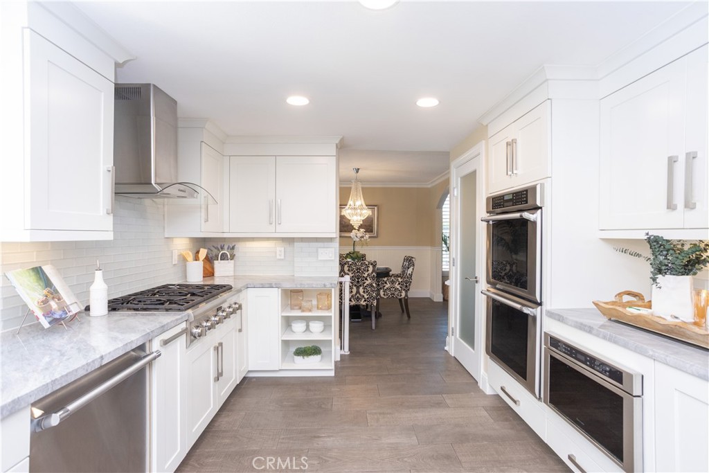 8505 E Meadowridge