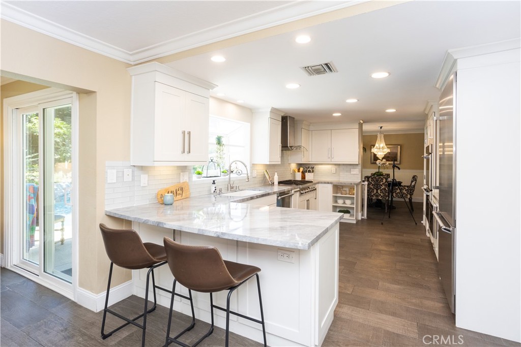 8505 E Meadowridge