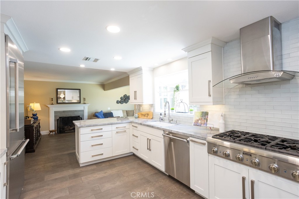8505 E Meadowridge