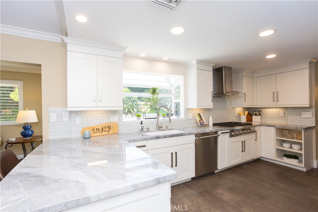 8505 E Meadowridge