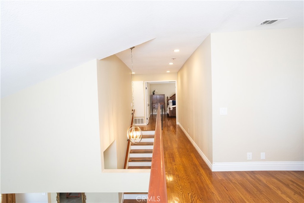 8505 E Meadowridge