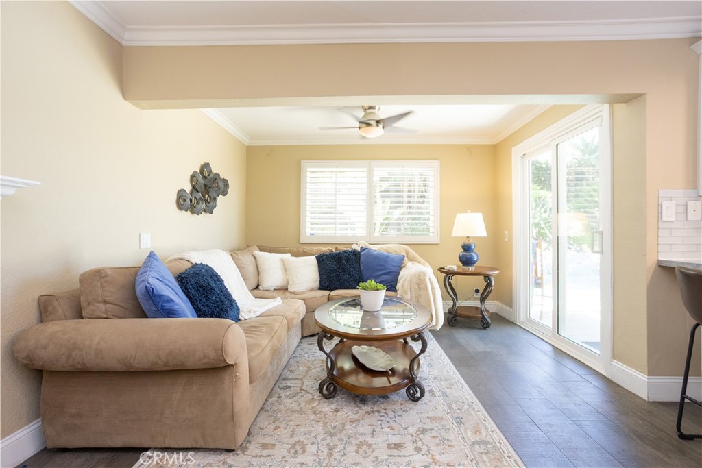 8505 E Meadowridge
