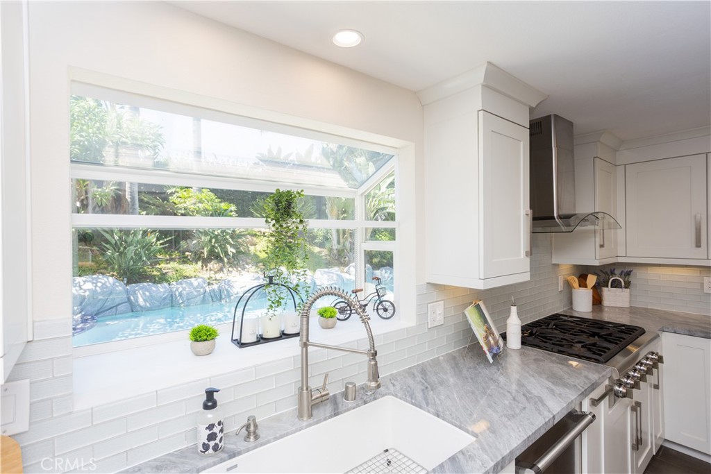 8505 E Meadowridge