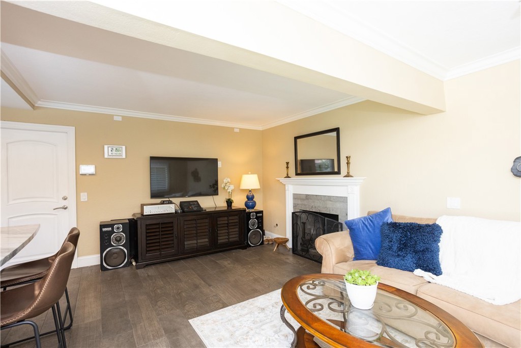 8505 E Meadowridge