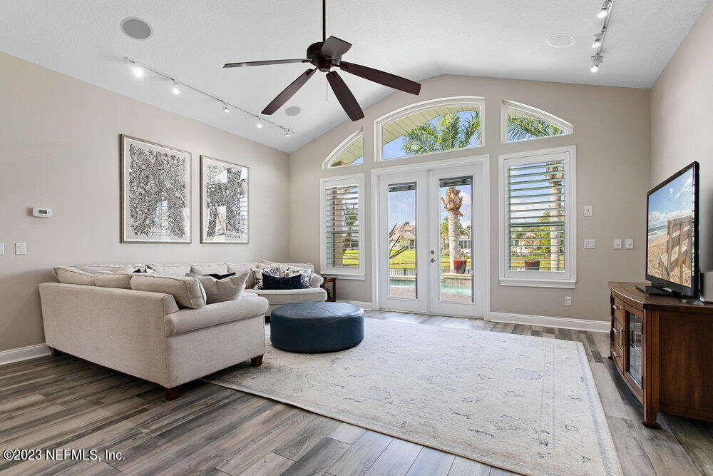 3548 WATERCHASE WAY E