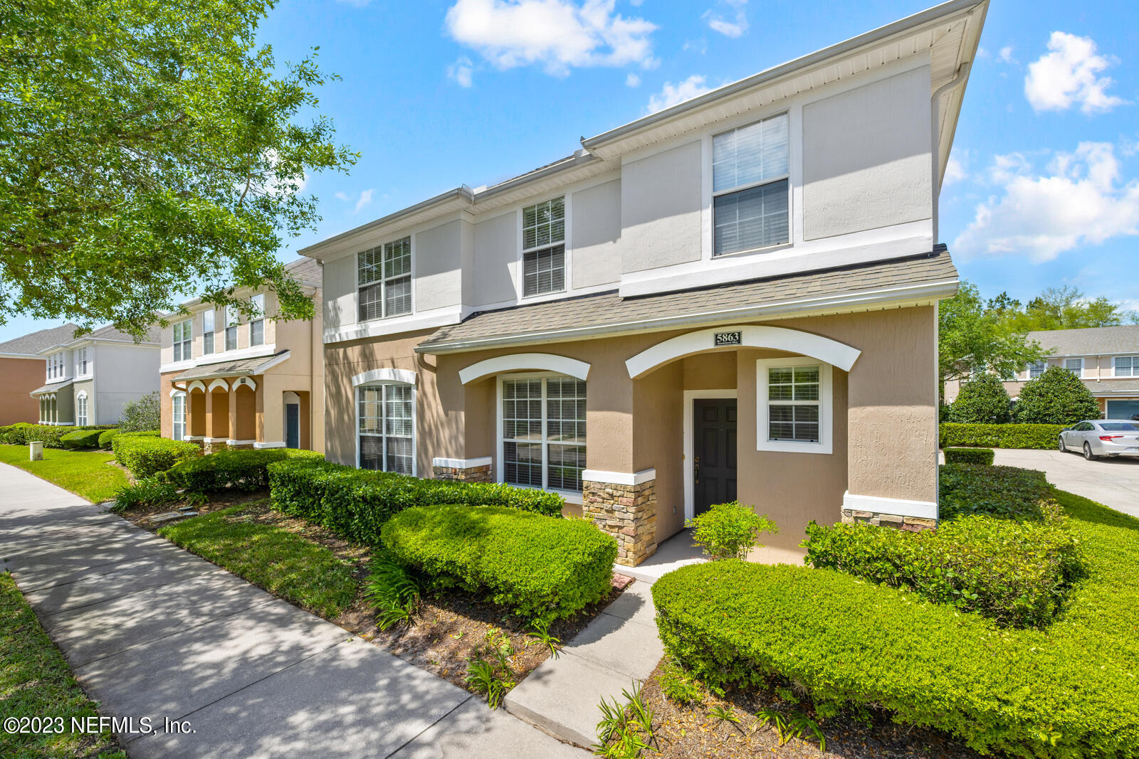 5863 SANDSTONE WAY