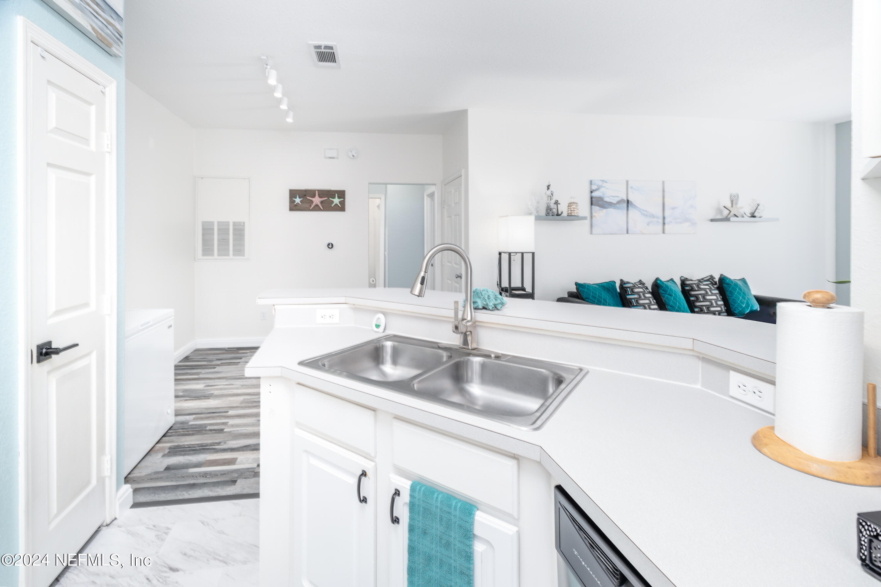 13703 RICHMOND PARK Drive, 2302