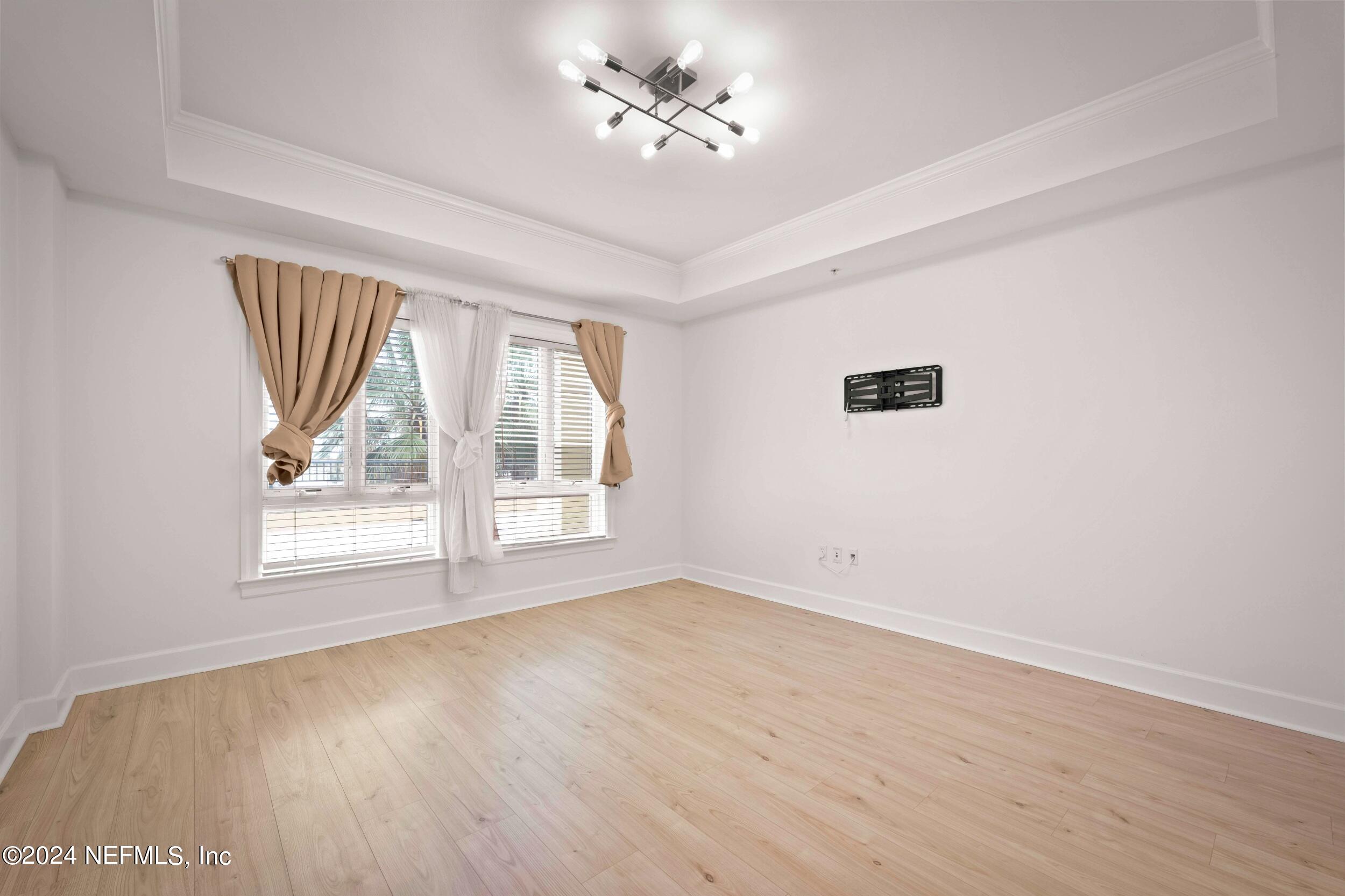 525 3RD Street N, 309