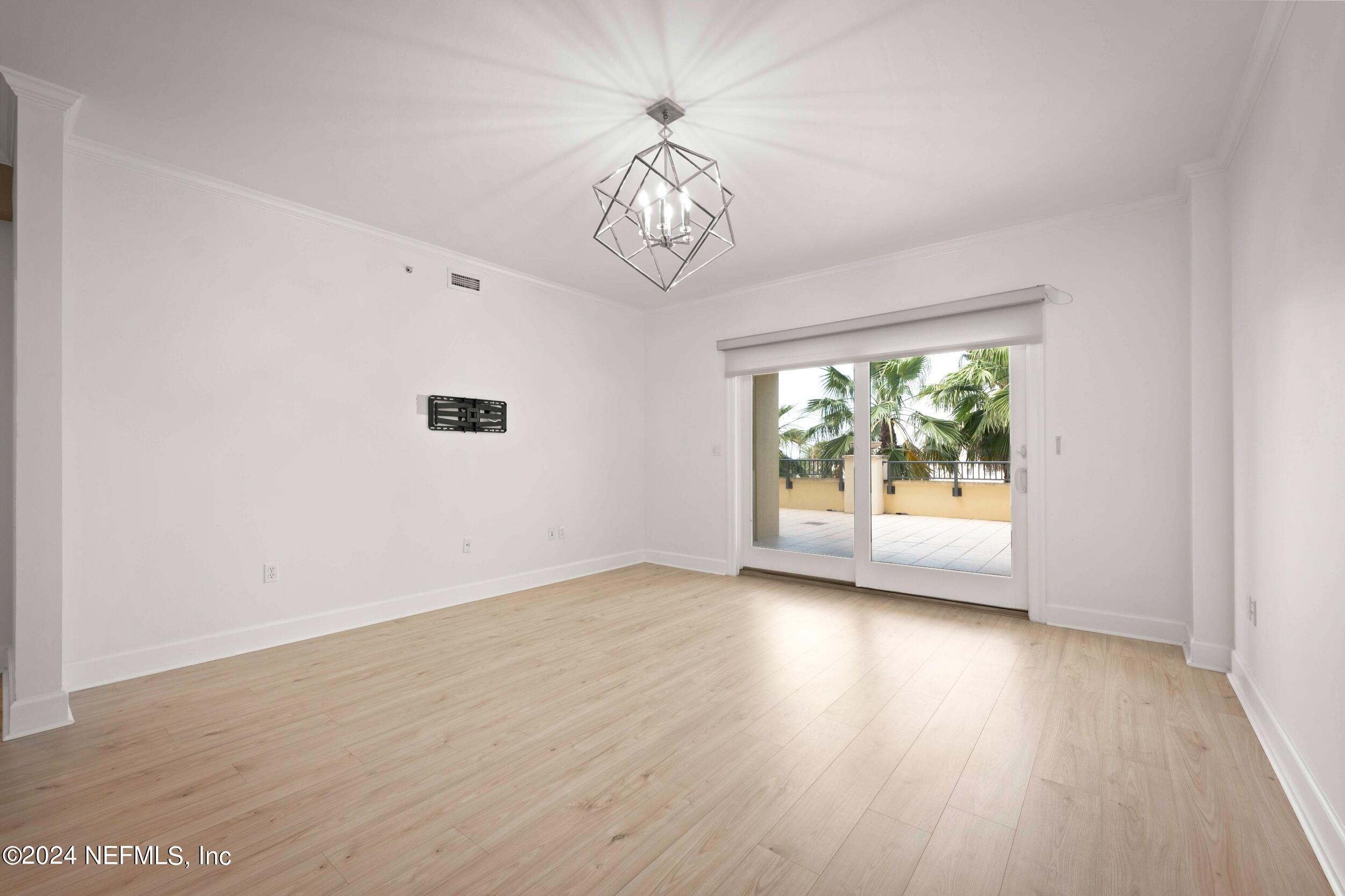 525 3RD Street N, 309