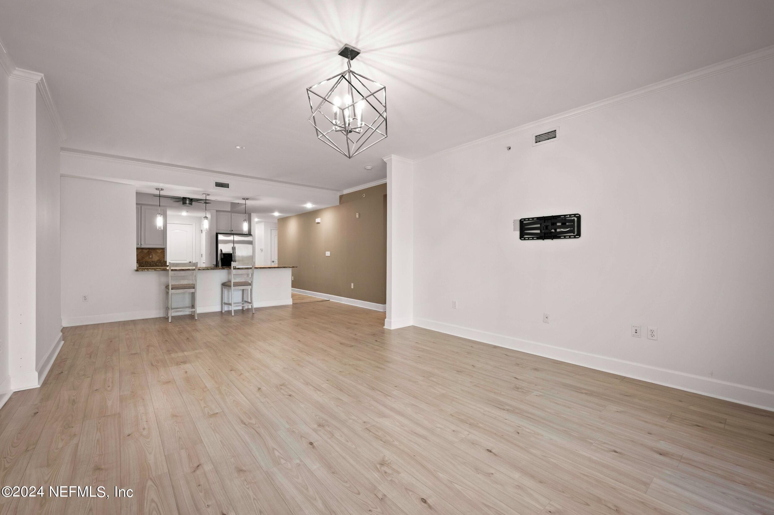 525 3RD Street N, 309