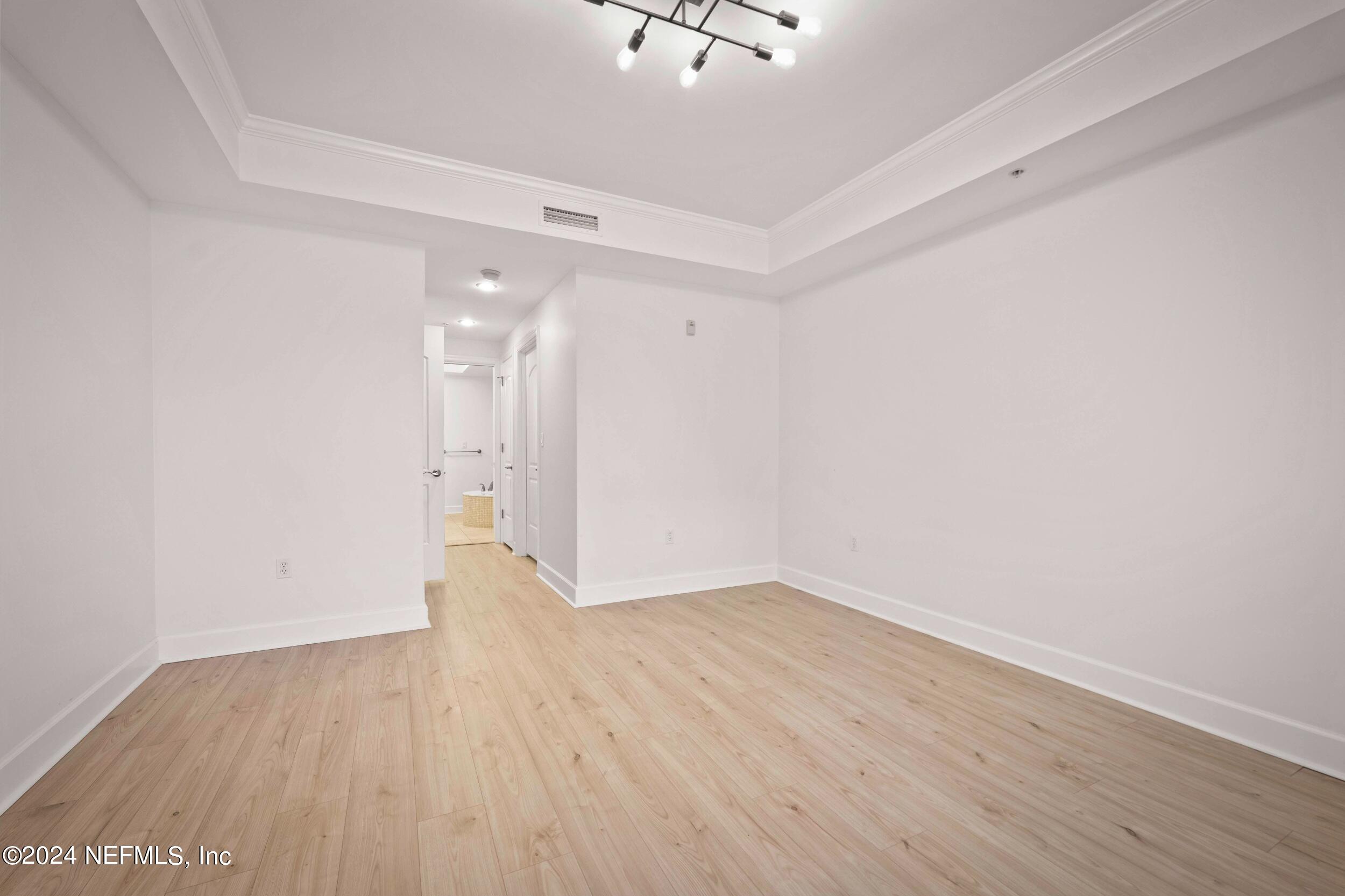 525 3RD Street N, 309