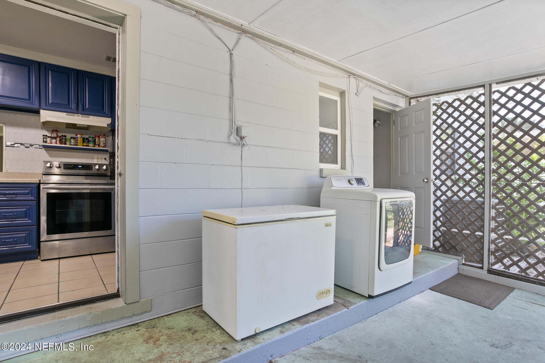 3044 NEWELL Boulevard