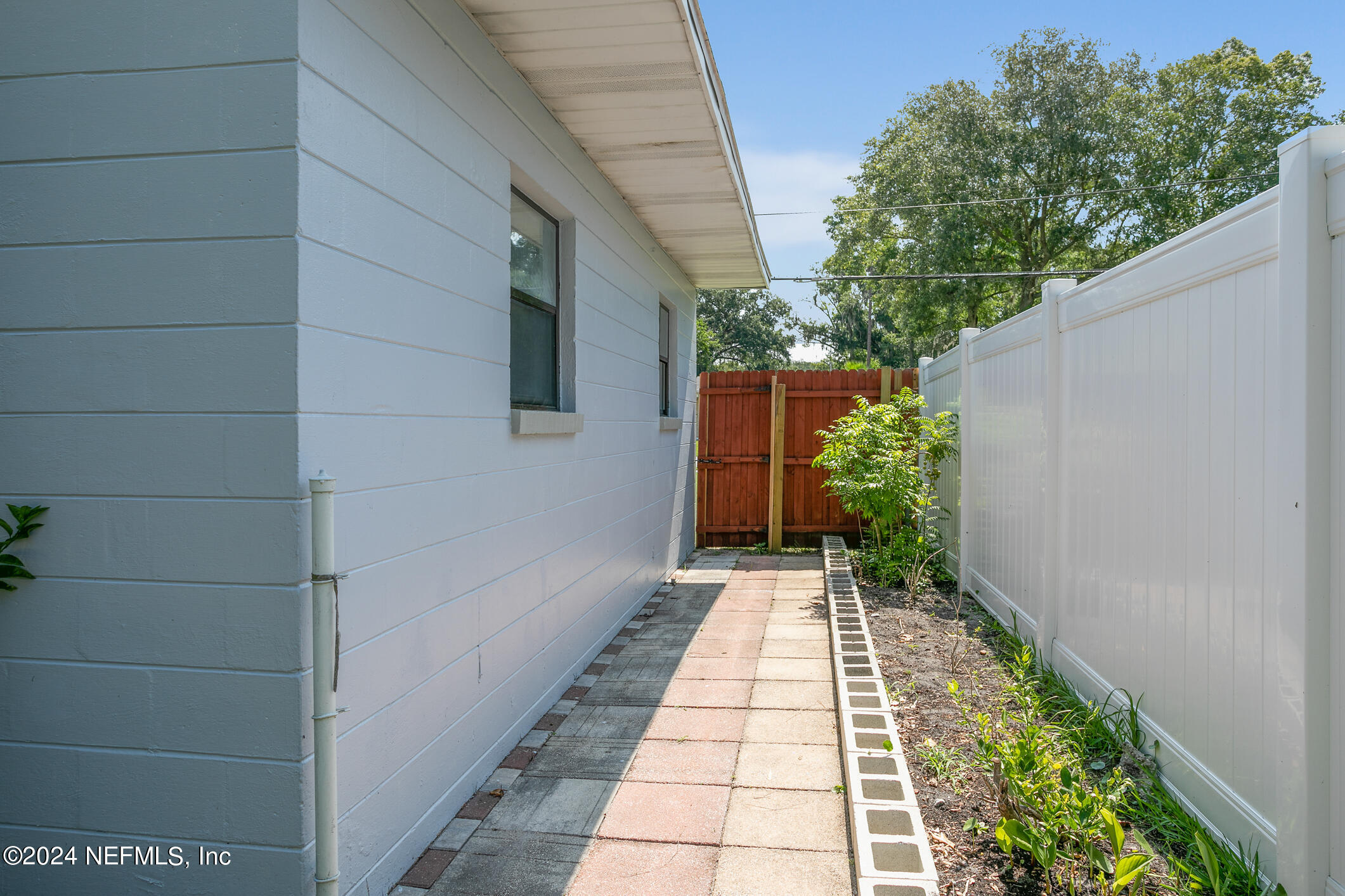 3044 NEWELL Boulevard