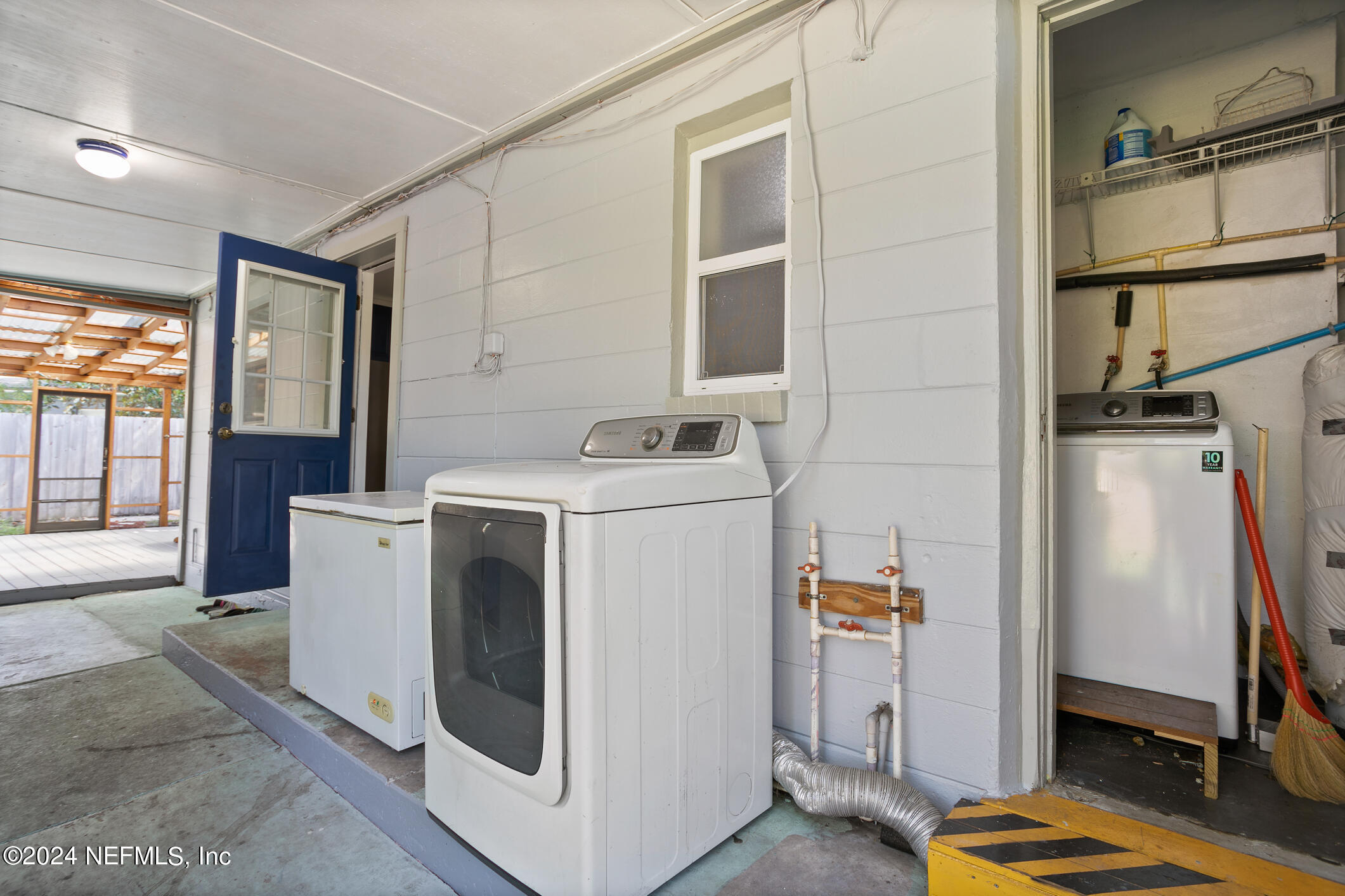 3044 NEWELL Boulevard