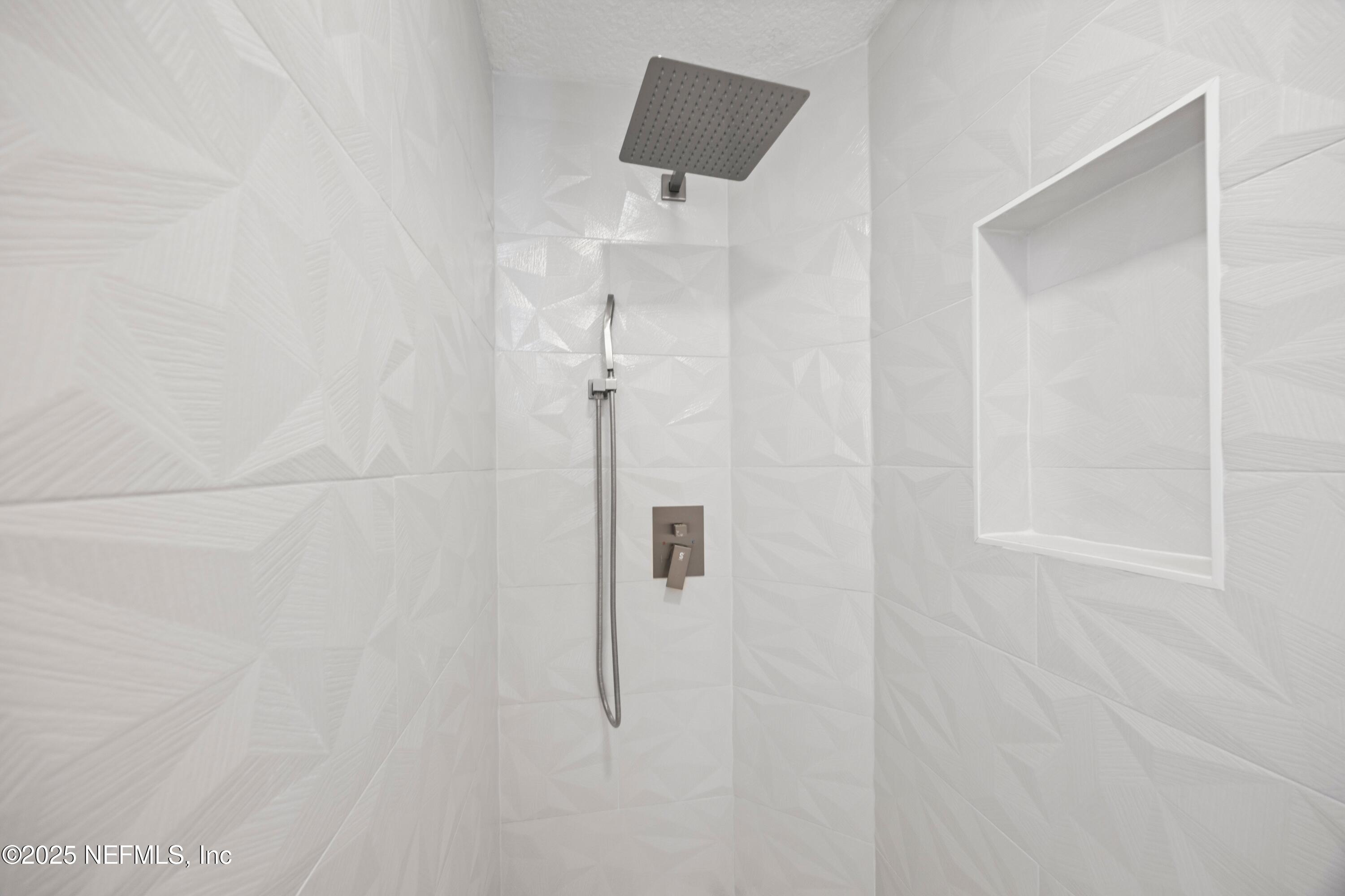 115 9TH Avenue S, 201