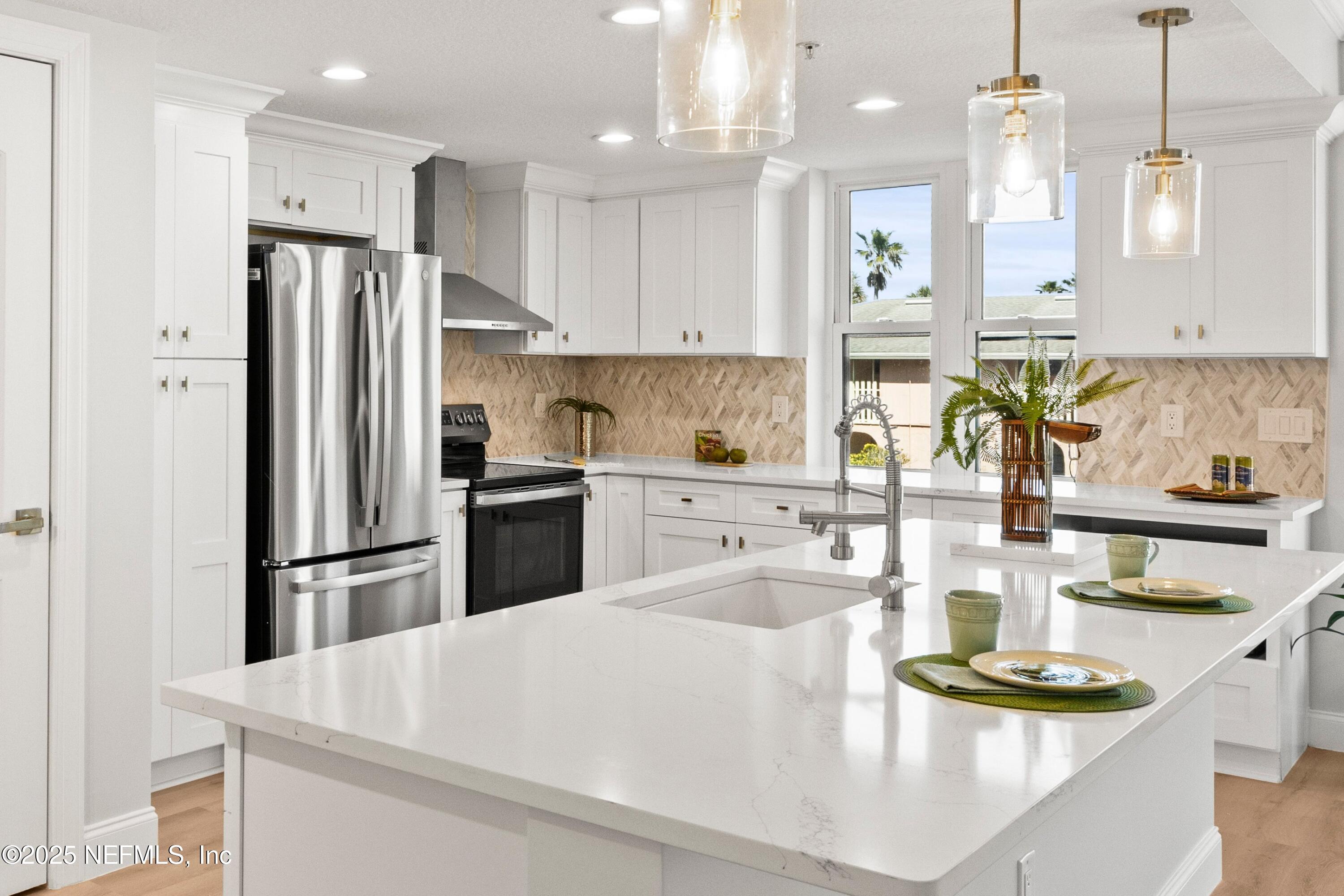 115 9TH Avenue S, 201