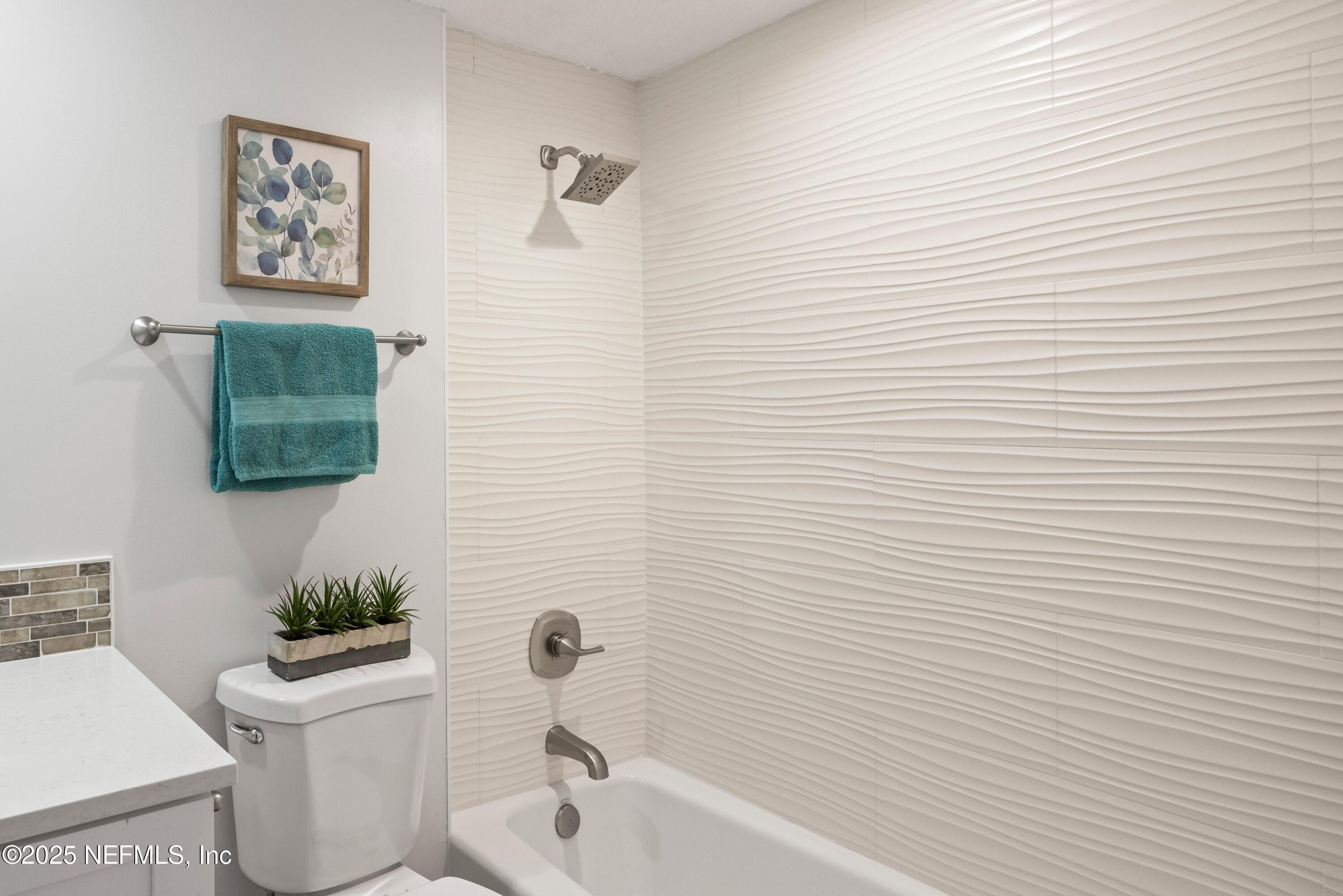 115 9TH Avenue S, 201