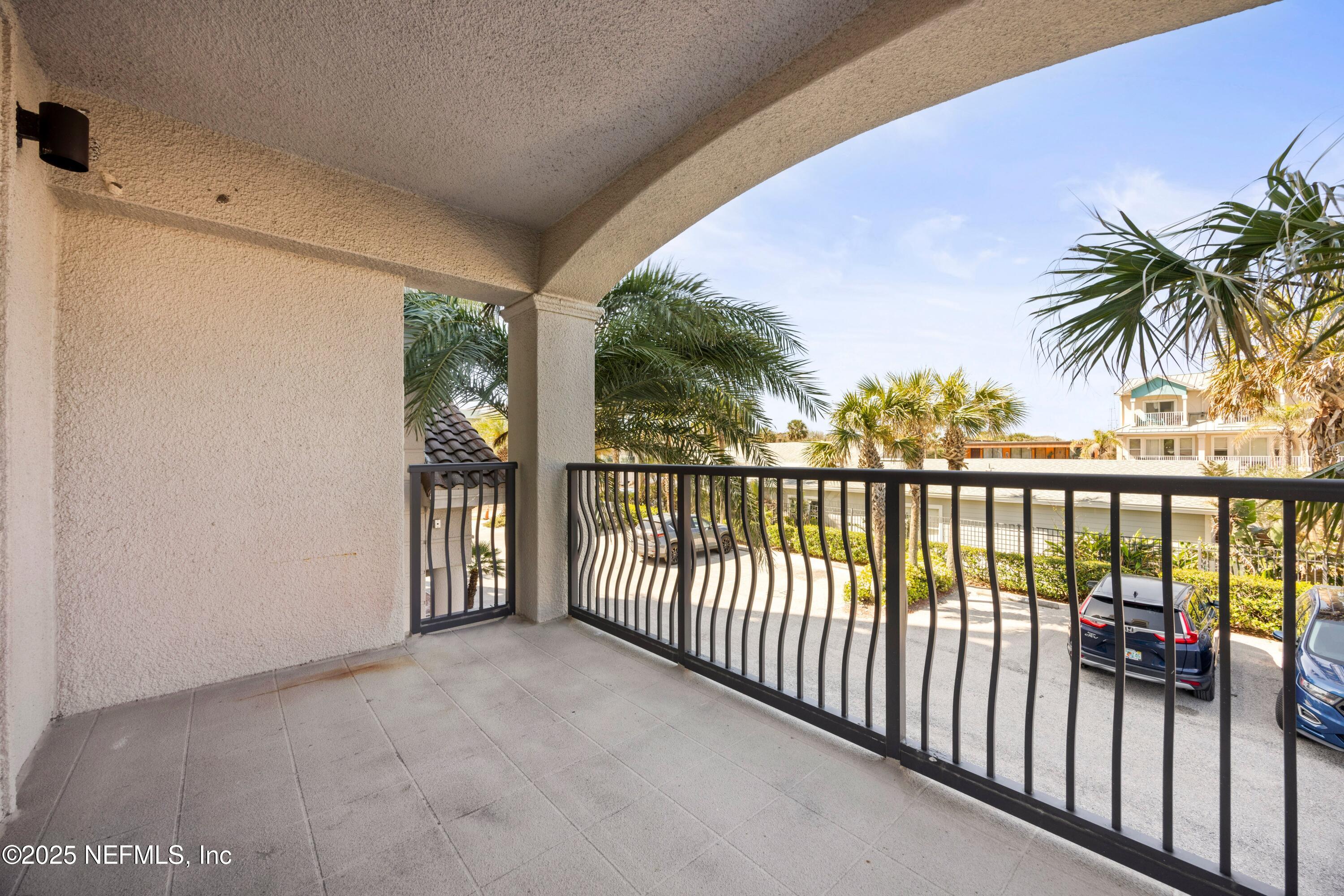 115 9TH Avenue S, 201