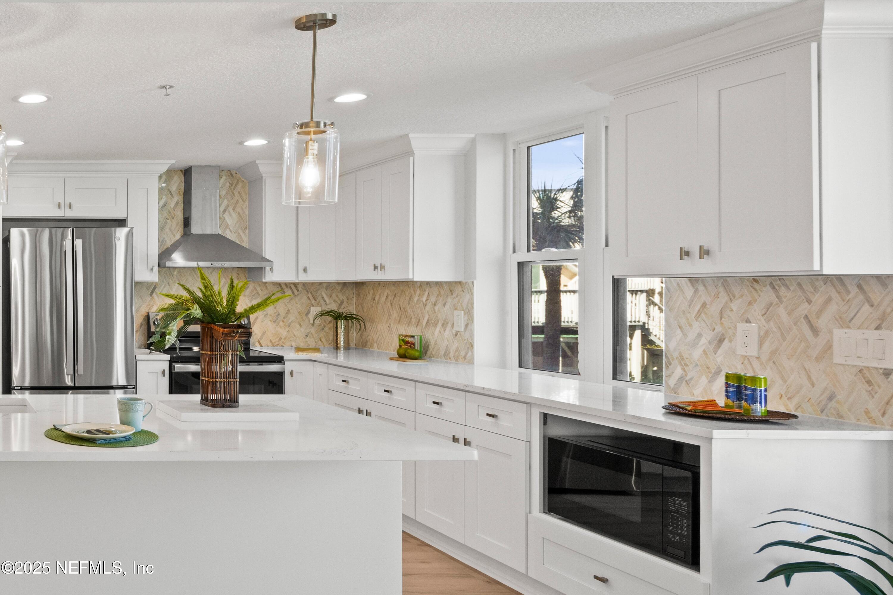 115 9TH Avenue S, 201