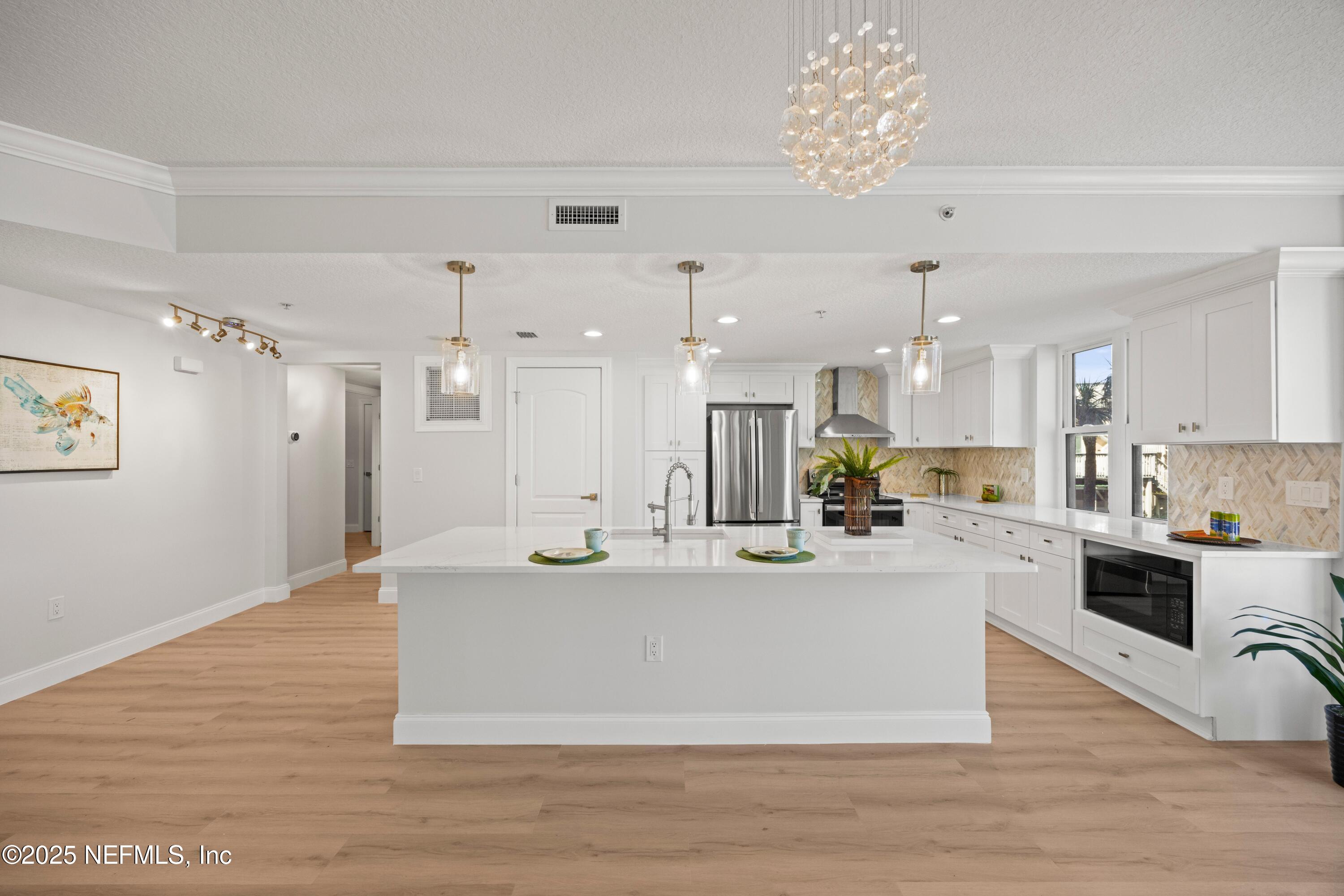 115 9TH Avenue S, 201