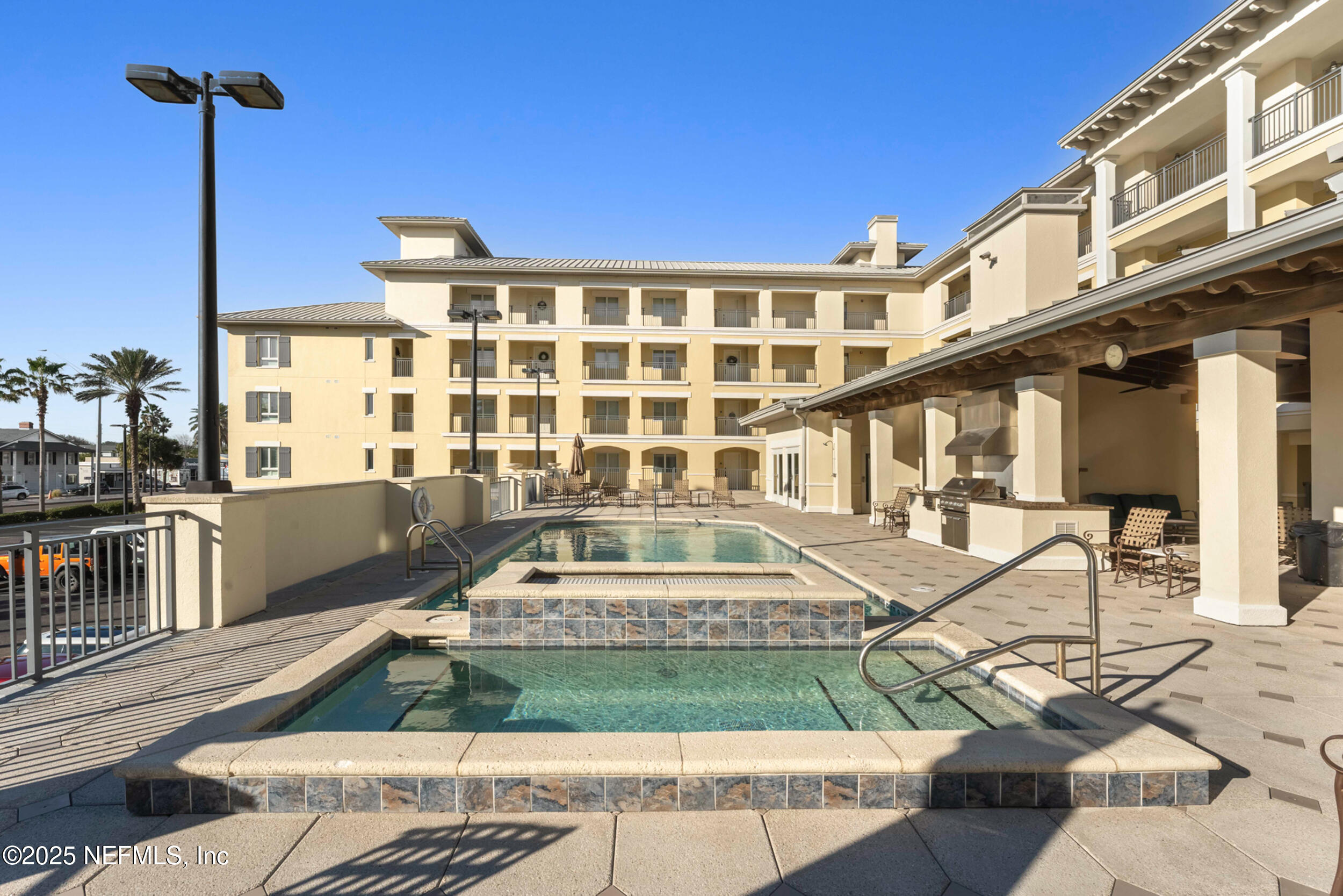 525 3RD Street N, 307