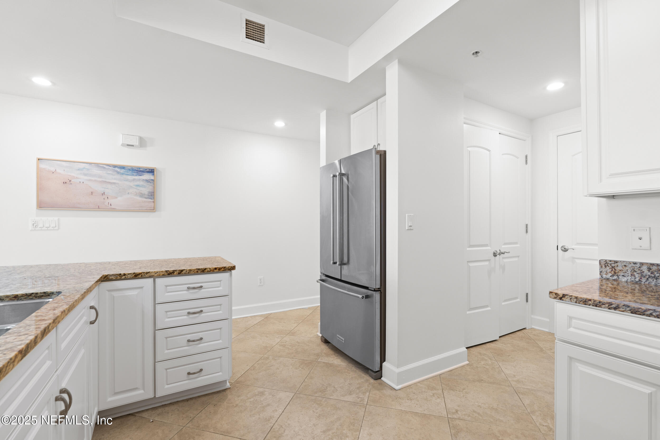 525 3RD Street N, 307