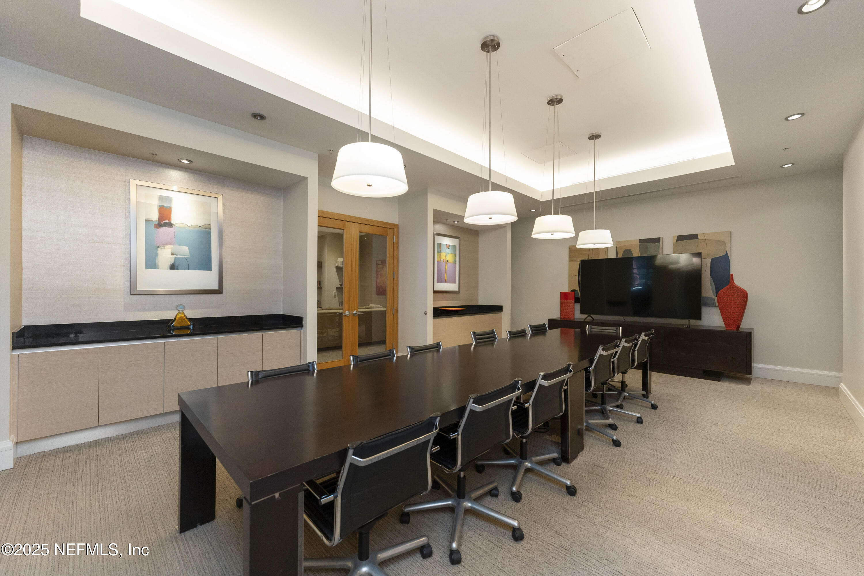 1431 Riverplace Boulevard, 2003