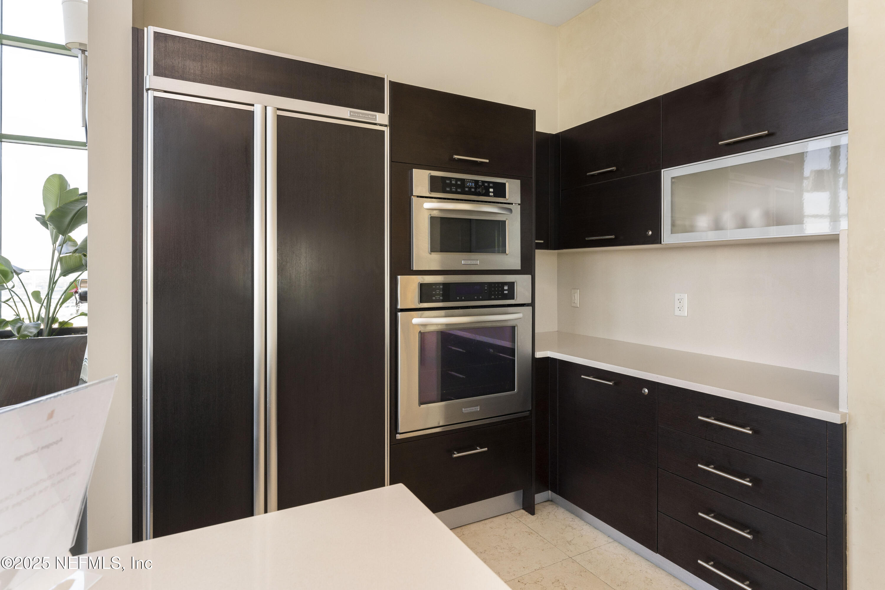 1431 Riverplace Boulevard, 2003