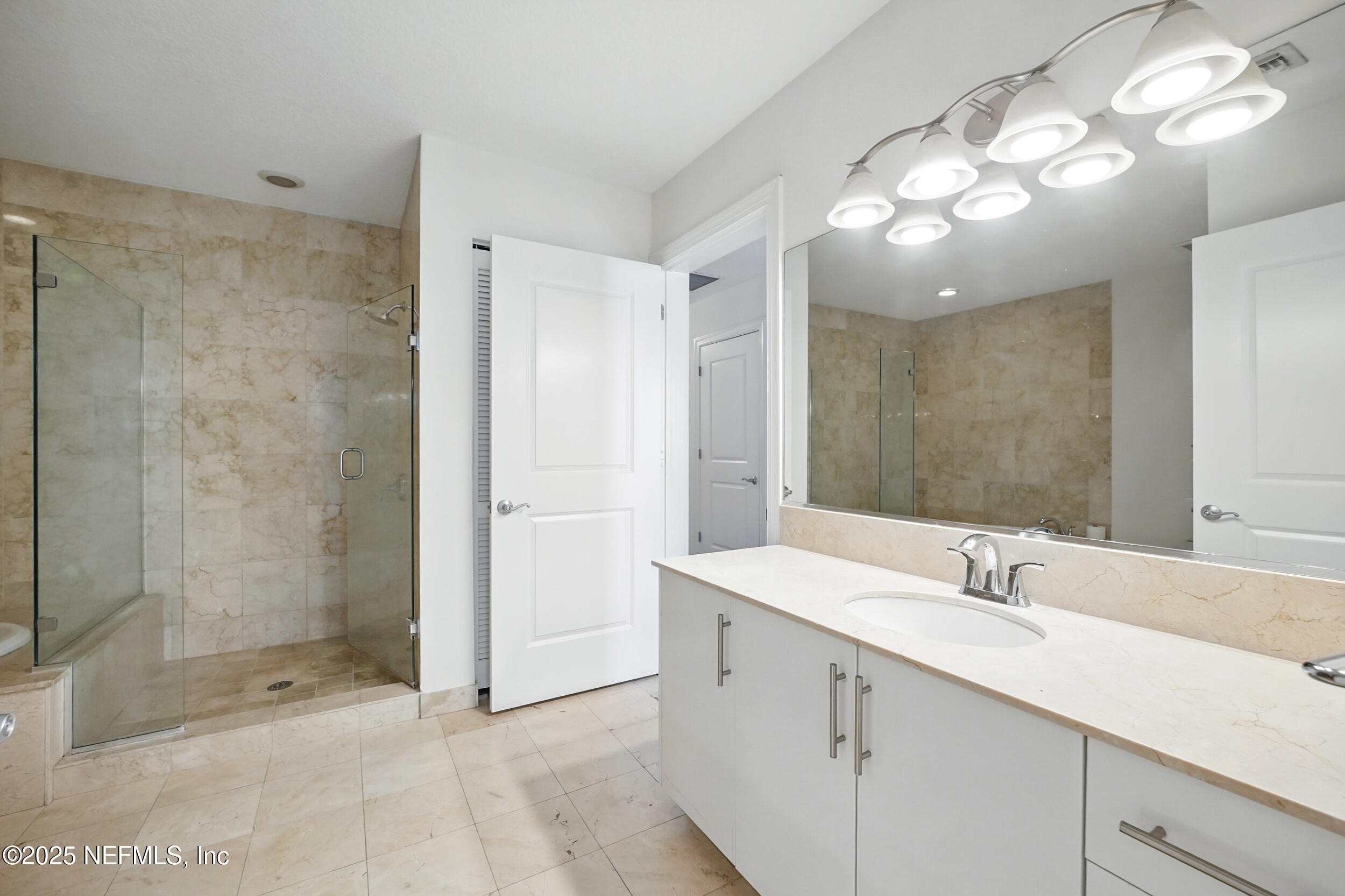 1431 Riverplace Boulevard, 2003